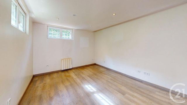 Appartement F2 à vendre - 3 pièces - 55.38 m2 - IVRY SUR SEINE - 94 - ILE-DE-FRANCE - Century 21 Raspail