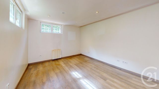 Appartement F2 à vendre - 3 pièces - 55.38 m2 - IVRY SUR SEINE - 94 - ILE-DE-FRANCE - Century 21 Raspail