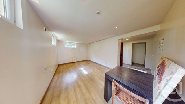 Appartement F2 à vendre - 3 pièces - 55.38 m2 - IVRY SUR SEINE - 94 - ILE-DE-FRANCE - Century 21 Raspail