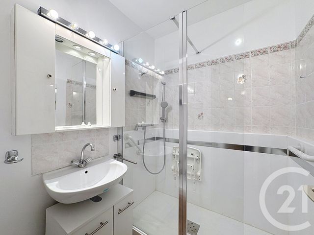 Appartement F2 à louer - 2 pièces - 42.0 m2 - IVRY SUR SEINE - 94 - ILE-DE-FRANCE - Century 21 Raspail