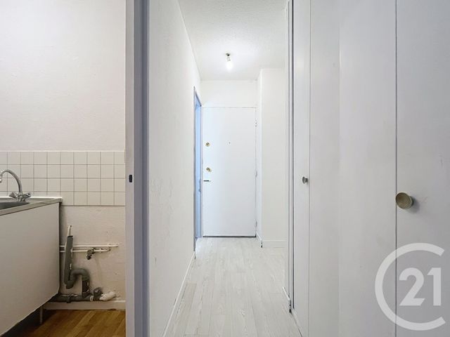 Appartement Studio à louer - 1 pièce - 24.7 m2 - VITRY SUR SEINE - 94 - ILE-DE-FRANCE - Century 21 Raspail