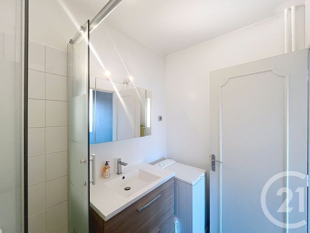 Appartement F2 à louer - 2 pièces - 44.01 m2 - IVRY SUR SEINE - 94 - ILE-DE-FRANCE - Century 21 Raspail