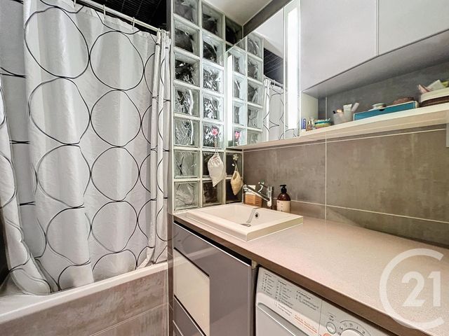 Appartement F3 à vendre - 3 pièces - 46.49 m2 - IVRY SUR SEINE - 94 - ILE-DE-FRANCE - Century 21 Raspail