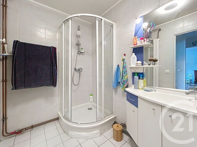 Appartement F2 à vendre - 2 pièces - 48.11 m2 - IVRY SUR SEINE - 94 - ILE-DE-FRANCE - Century 21 Raspail