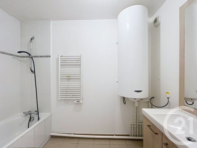 Appartement F3 à louer - 3 pièces - 58.74 m2 - VITRY SUR SEINE - 94 - ILE-DE-FRANCE - Century 21 Raspail