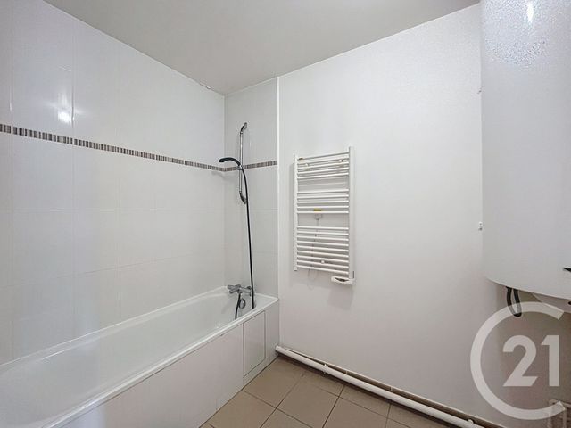 Appartement F3 à louer - 3 pièces - 58.74 m2 - VITRY SUR SEINE - 94 - ILE-DE-FRANCE - Century 21 Raspail