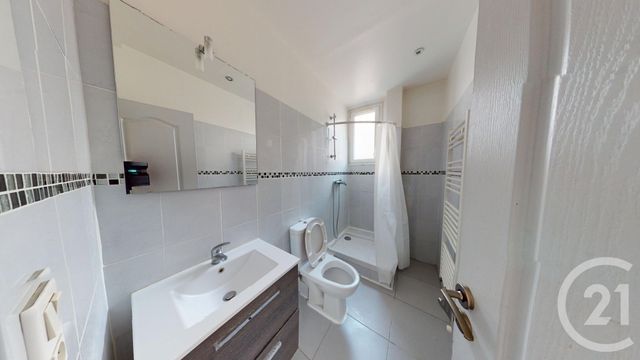 Appartement F2 à vendre - 2 pièces - 39.38 m2 - IVRY SUR SEINE - 94 - ILE-DE-FRANCE - Century 21 Raspail