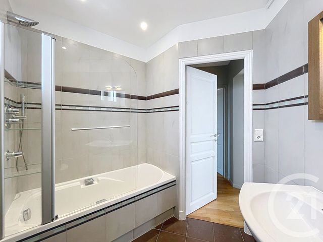 Appartement Duplex à louer - 6 pièces - 100.1 m2 - VITRY SUR SEINE - 94 - ILE-DE-FRANCE - Century 21 Raspail