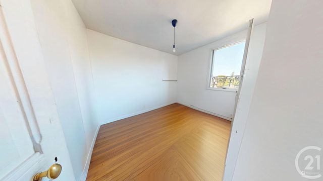 Appartement F2 à vendre - 2 pièces - 31.75 m2 - IVRY SUR SEINE - 94 - ILE-DE-FRANCE - Century 21 Raspail