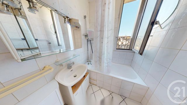 Appartement F2 à vendre - 2 pièces - 31.75 m2 - IVRY SUR SEINE - 94 - ILE-DE-FRANCE - Century 21 Raspail