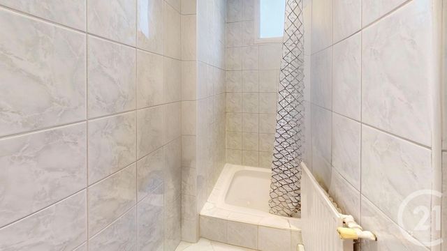 Appartement F2 à vendre - 2 pièces - 32.36 m2 - IVRY SUR SEINE - 94 - ILE-DE-FRANCE - Century 21 Raspail