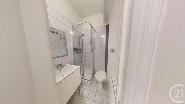 Appartement T2 à vendre - 2 pièces - 28.25 m2 - IVRY SUR SEINE - 94 - ILE-DE-FRANCE - Century 21 Raspail