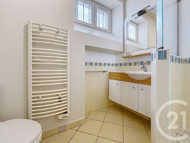 Appartement Duplex à louer - 6 pièces - 100.1 m2 - VITRY SUR SEINE - 94 - ILE-DE-FRANCE - Century 21 Raspail
