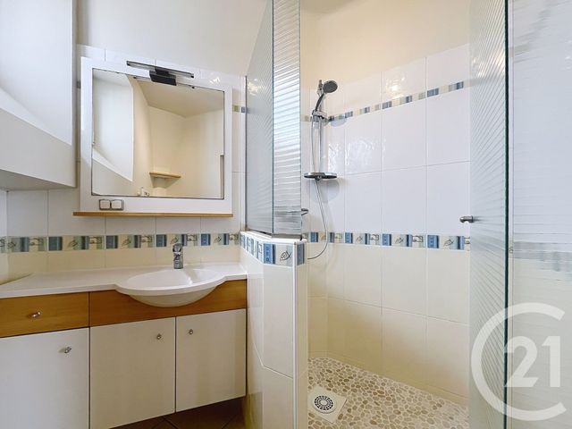 Appartement Duplex à louer - 6 pièces - 100.1 m2 - VITRY SUR SEINE - 94 - ILE-DE-FRANCE - Century 21 Raspail