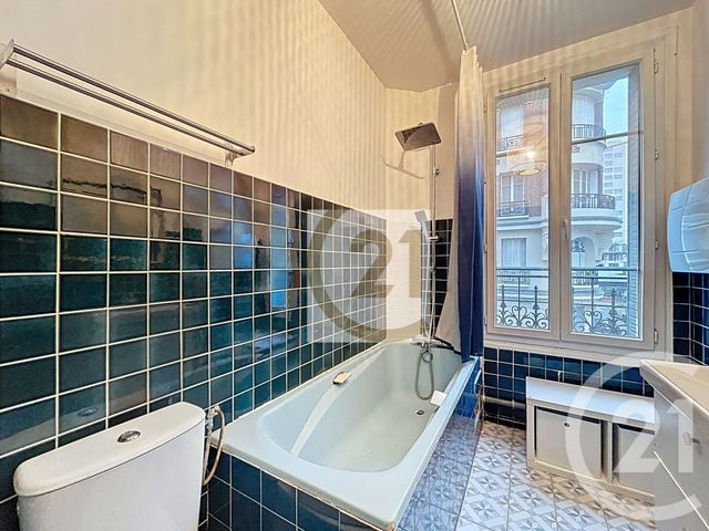 Appartement F2 à vendre - 2 pièces - 45.14 m2 - IVRY SUR SEINE - 94 - ILE-DE-FRANCE - Century 21 Raspail