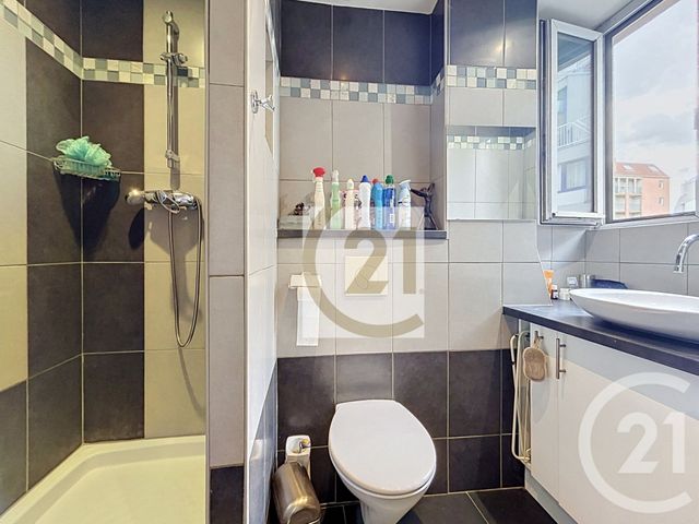 Appartement F2 à vendre - 2 pièces - 38.21 m2 - IVRY SUR SEINE - 94 - ILE-DE-FRANCE - Century 21 Raspail