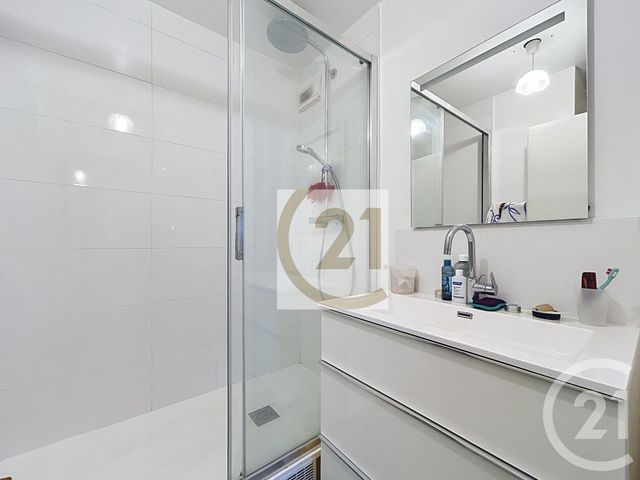 Appartement F2 à vendre - 2 pièces - 47.26 m2 - IVRY SUR SEINE - 94 - ILE-DE-FRANCE - Century 21 Raspail