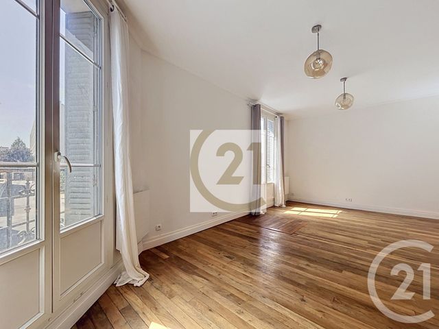 Appartement F2 à vendre - 2 pièces - 45.14 m2 - IVRY SUR SEINE - 94 - ILE-DE-FRANCE - Century 21 Raspail