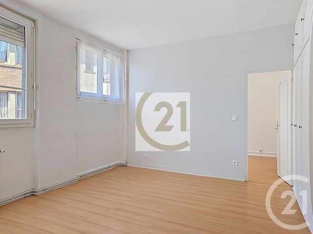 Appartement F2 à vendre - 2 pièces - 39.38 m2 - IVRY SUR SEINE - 94 - ILE-DE-FRANCE - Century 21 Raspail