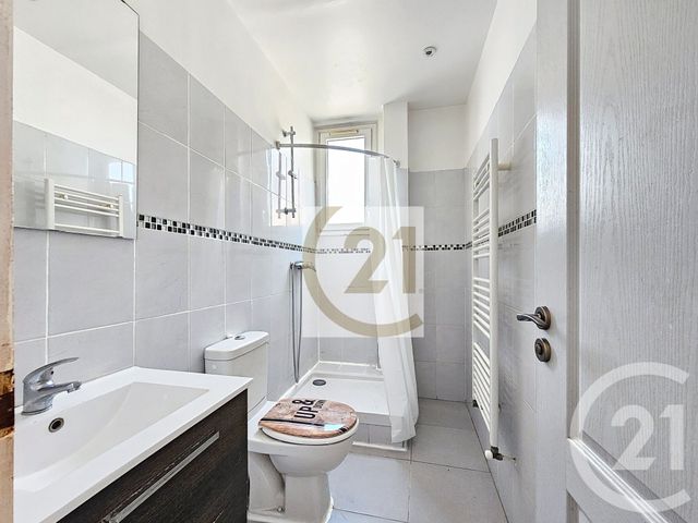 Appartement F2 à vendre - 2 pièces - 39.38 m2 - IVRY SUR SEINE - 94 - ILE-DE-FRANCE - Century 21 Raspail