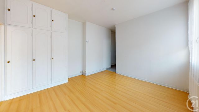 Appartement F2 à vendre - 2 pièces - 39.38 m2 - IVRY SUR SEINE - 94 - ILE-DE-FRANCE - Century 21 Raspail