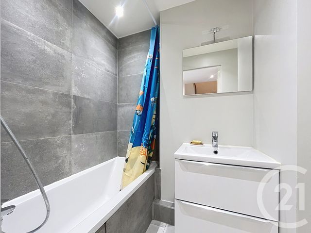 Appartement F5 à louer - 5 pièces - 88.47 m2 - IVRY SUR SEINE - 94 - ILE-DE-FRANCE - Century 21 Raspail