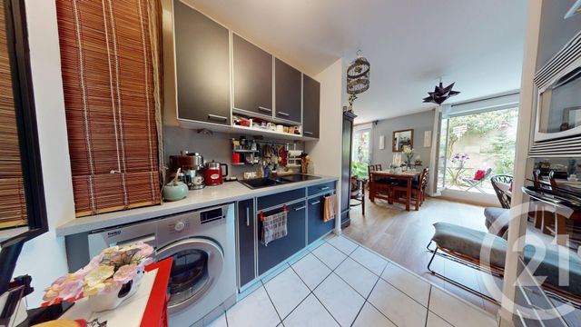 Appartement F2 à vendre - 2 pièces - 42.81 m2 - IVRY SUR SEINE - 94 - ILE-DE-FRANCE - Century 21 Raspail