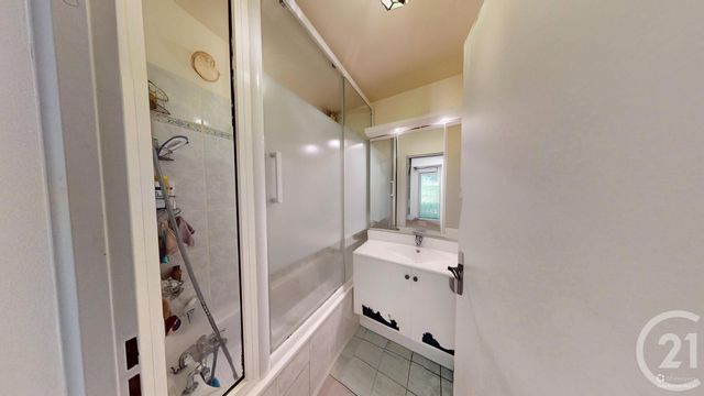 Appartement F2 à vendre - 2 pièces - 42.81 m2 - IVRY SUR SEINE - 94 - ILE-DE-FRANCE - Century 21 Raspail