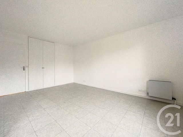 Appartement F2 à louer - 2 pièces - 48.77 m2 - IVRY SUR SEINE - 94 - ILE-DE-FRANCE - Century 21 Raspail