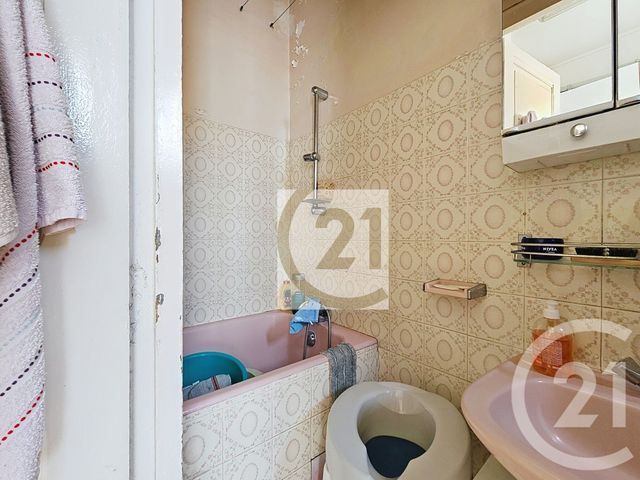 Appartement F2 à vendre - 2 pièces - 35.83 m2 - IVRY SUR SEINE - 94 - ILE-DE-FRANCE - Century 21 Raspail