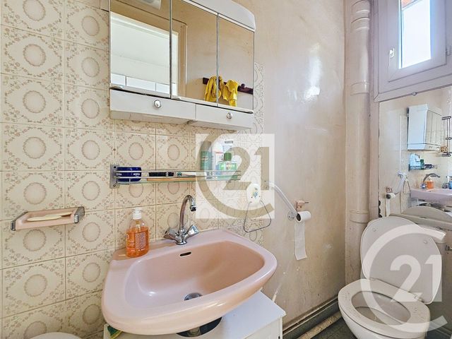 Appartement F2 à vendre - 2 pièces - 35.83 m2 - IVRY SUR SEINE - 94 - ILE-DE-FRANCE - Century 21 Raspail