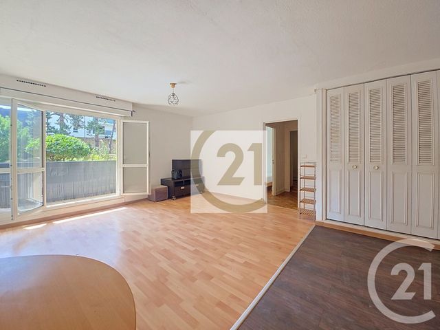 Appartement F2 à vendre - 2 pièces - 47.81 m2 - IVRY SUR SEINE - 94 - ILE-DE-FRANCE - Century 21 Raspail