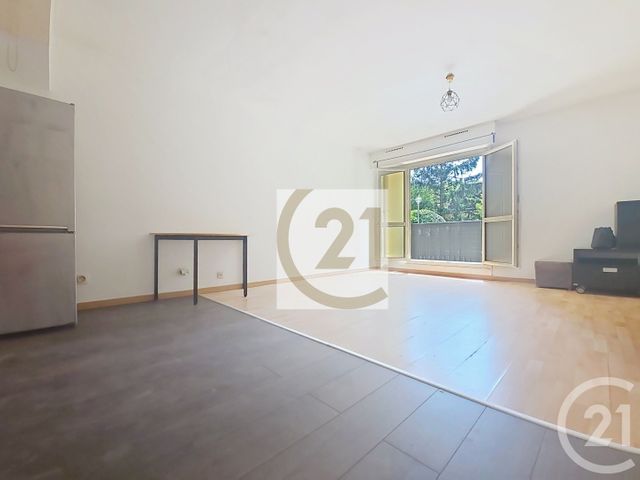 Appartement F2 à vendre - 2 pièces - 47.81 m2 - IVRY SUR SEINE - 94 - ILE-DE-FRANCE - Century 21 Raspail