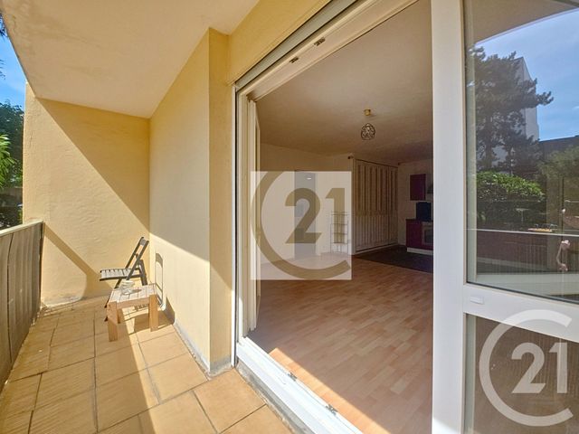 Appartement F2 à vendre - 2 pièces - 47.81 m2 - IVRY SUR SEINE - 94 - ILE-DE-FRANCE - Century 21 Raspail