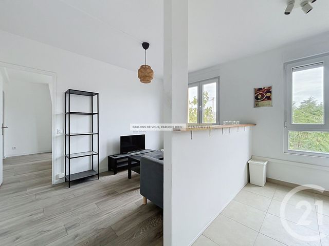Appartement F2 à vendre - 2 pièces - 32.52 m2 - IVRY SUR SEINE - 94 - ILE-DE-FRANCE - Century 21 Raspail
