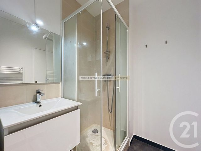 Appartement F2 à vendre - 2 pièces - 32.52 m2 - IVRY SUR SEINE - 94 - ILE-DE-FRANCE - Century 21 Raspail
