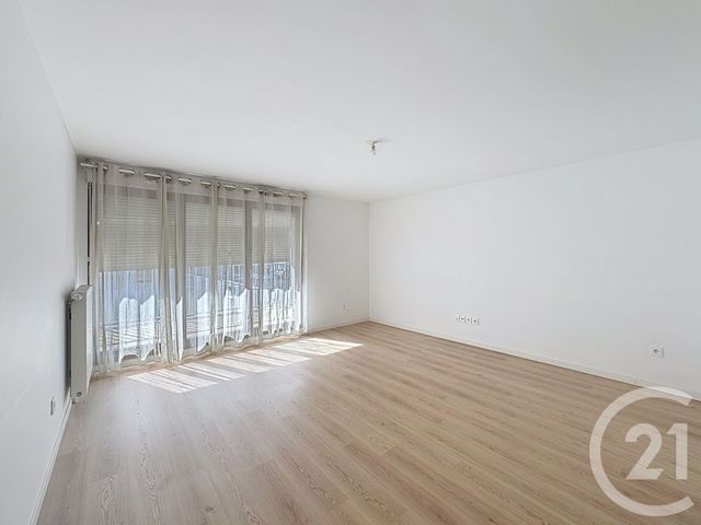 Appartement F3 à louer - 3 pièces - 66.3 m2 - IVRY SUR SEINE - 94 - ILE-DE-FRANCE - Century 21 Raspail