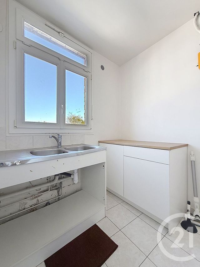 Appartement F2 à louer - 2 pièces - 37.35 m2 - VITRY SUR SEINE - 94 - ILE-DE-FRANCE - Century 21 Raspail