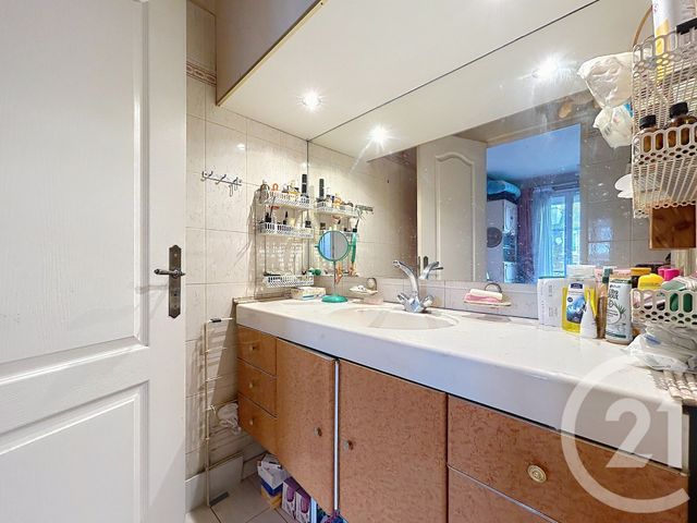 Appartement F3 à vendre - 3 pièces - 54.03 m2 - IVRY SUR SEINE - 94 - ILE-DE-FRANCE - Century 21 Raspail