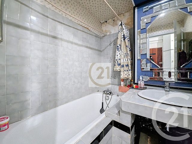 Appartement F3 à vendre - 3 pièces - 53.72 m2 - IVRY SUR SEINE - 94 - ILE-DE-FRANCE - Century 21 Raspail